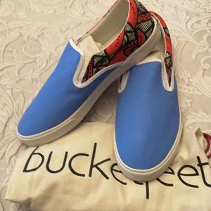 Funky blue canvas sneakers with rubber sole